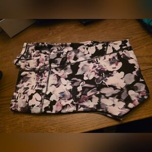 GAIAM Artistic Patterned Top with Dark Hues Sz. Medium